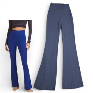 Lululemon Groove Super High Rise Flare Nulu Blue Size 4 Yoga Pilates Athleisure